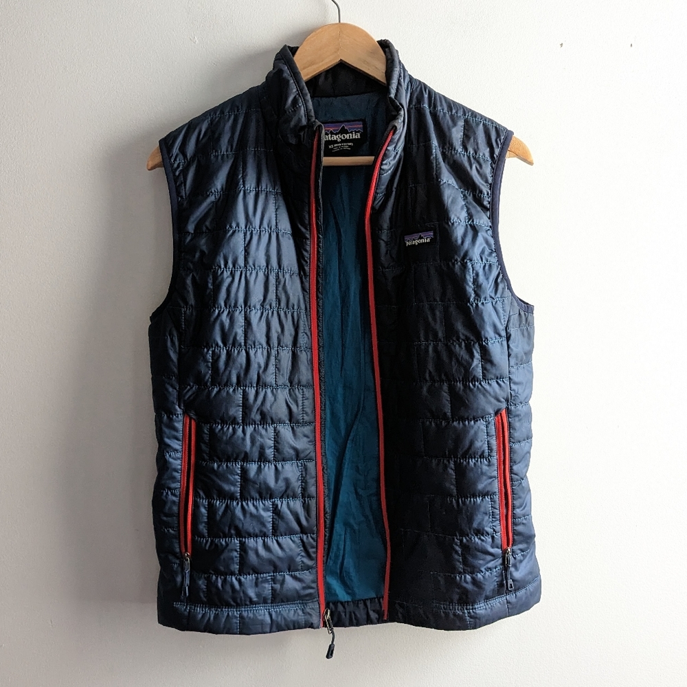 Patagonia navy blue red trim zip up Nano Puff insulated winter puffer vest